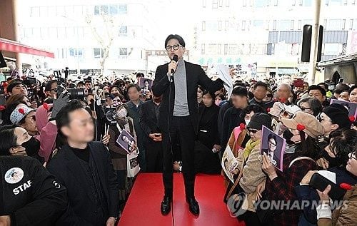 국민의힘 한동훈 전 대표가 22일 서울 동대문구 경동시장을 방문해 발언하고 있다. 2026.3.22 사진=연합뉴스