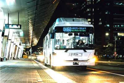 서울시 ‘새벽동행 자율주행버스’ 6개월 만에 1만 명 이용, 지하철 첫차도 30분 앞당긴다