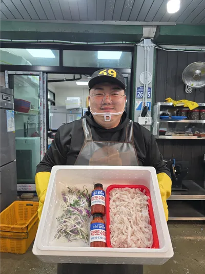 [인터뷰] "아버지가 잡고 아들이 팝니다" 청진수산 하기철 대표의 진심 경영