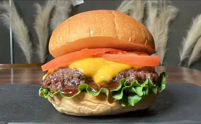 [맛-잇는 레시피] 제1장: 층층이 쌓아올린 맛의 레이어 - 수제버거